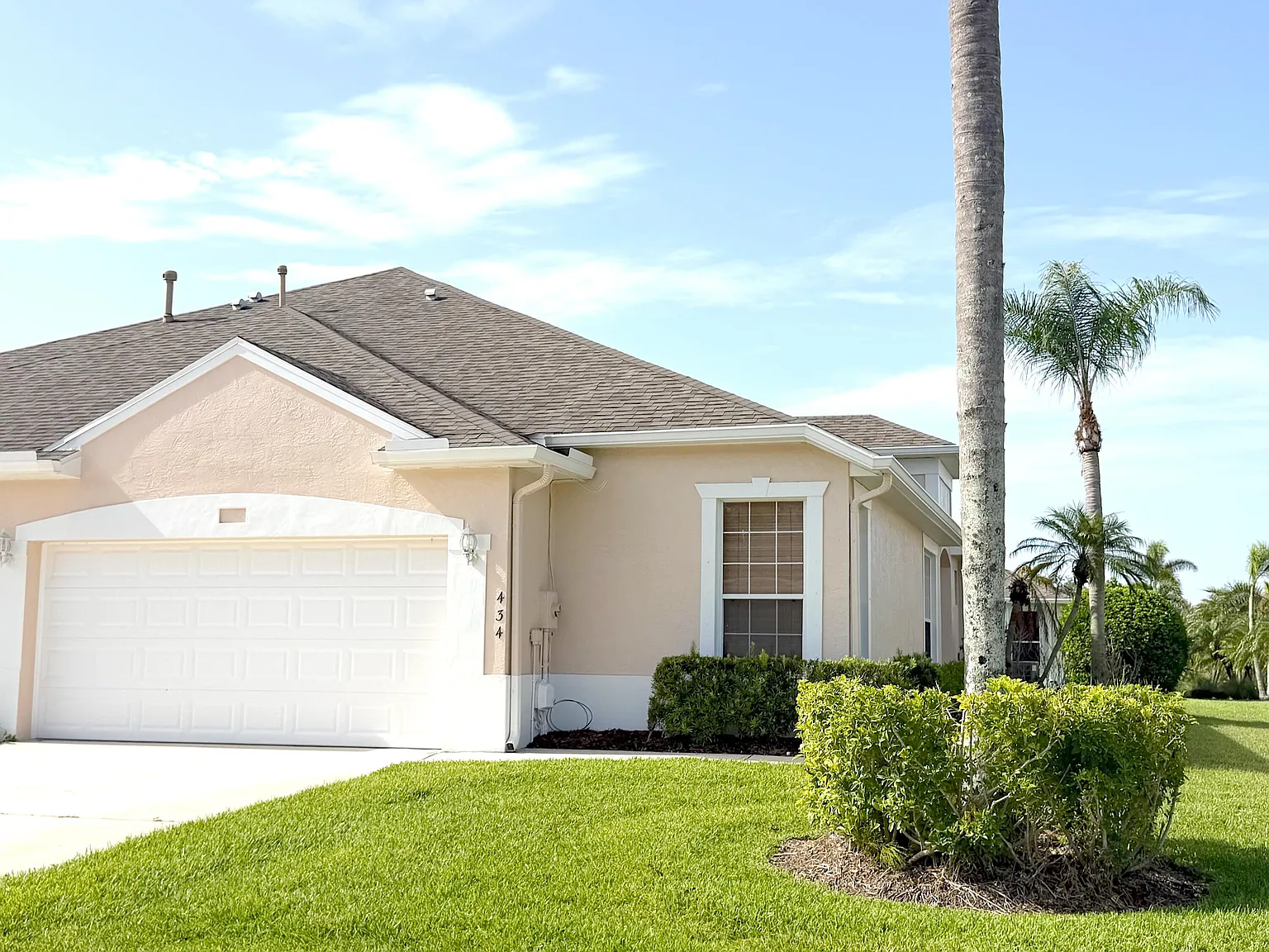 3 bed, 2.0 bath, 1645 sqft, $2,200 — Photo 2