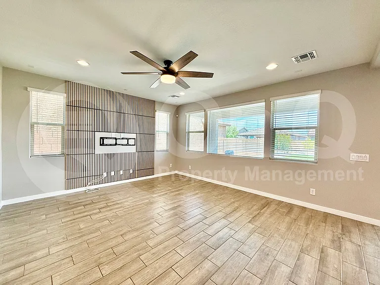 4321 N 94th Dr — Photo 4