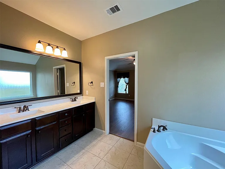 2035 Borthwick Ln — Photo 29