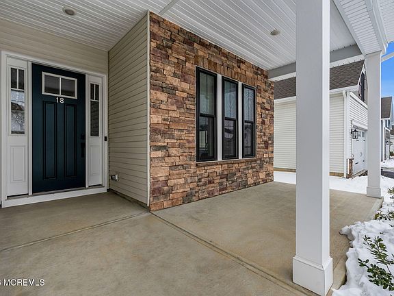 3rd image of 18 Begonia Drive