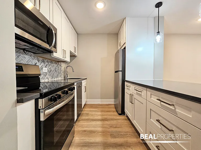555 W Stratford Place — Photo 31
