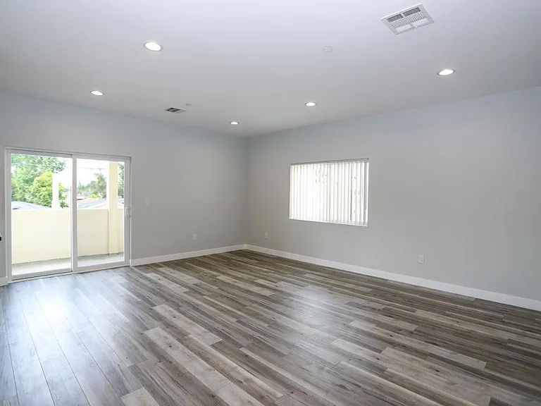 12610 Vanowen St — Photo 9