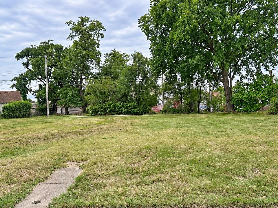 1st image of 832 May St