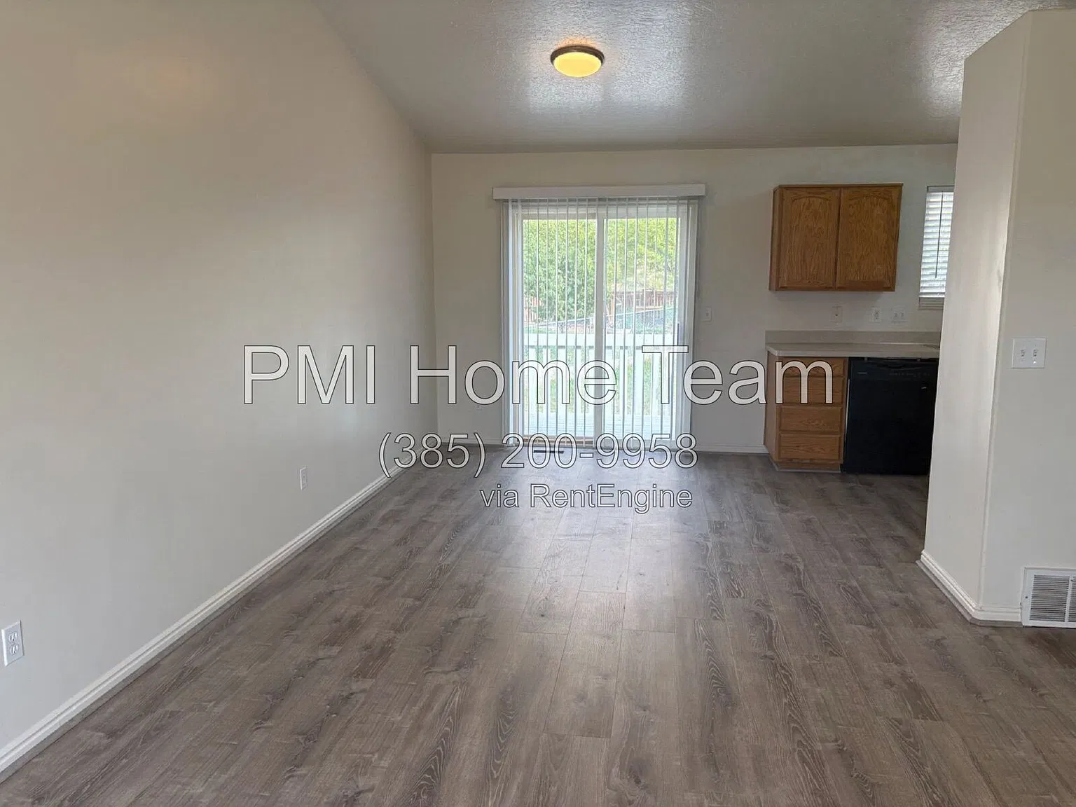 3 bed, 2.0 bath, 1500 sqft, $2,100 — Photo 4