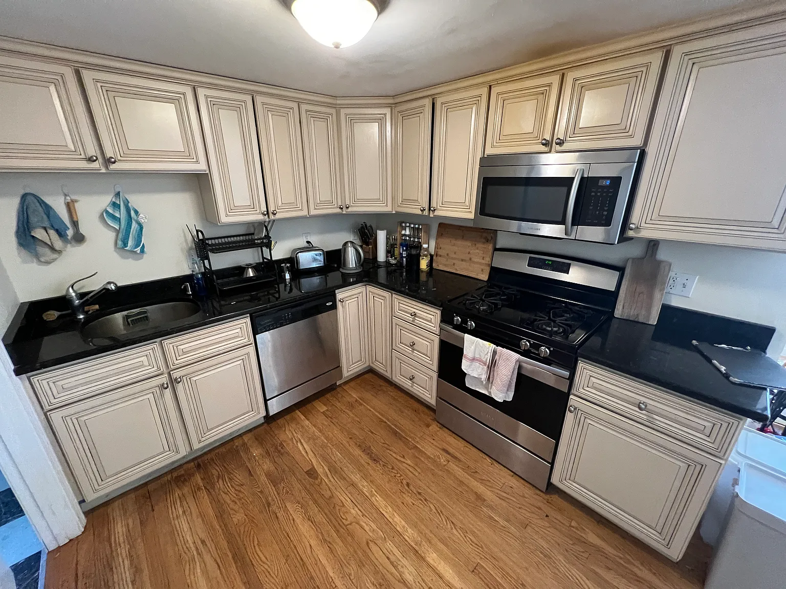 4 bed, 1200 sqft, $4,950 — Photo 2