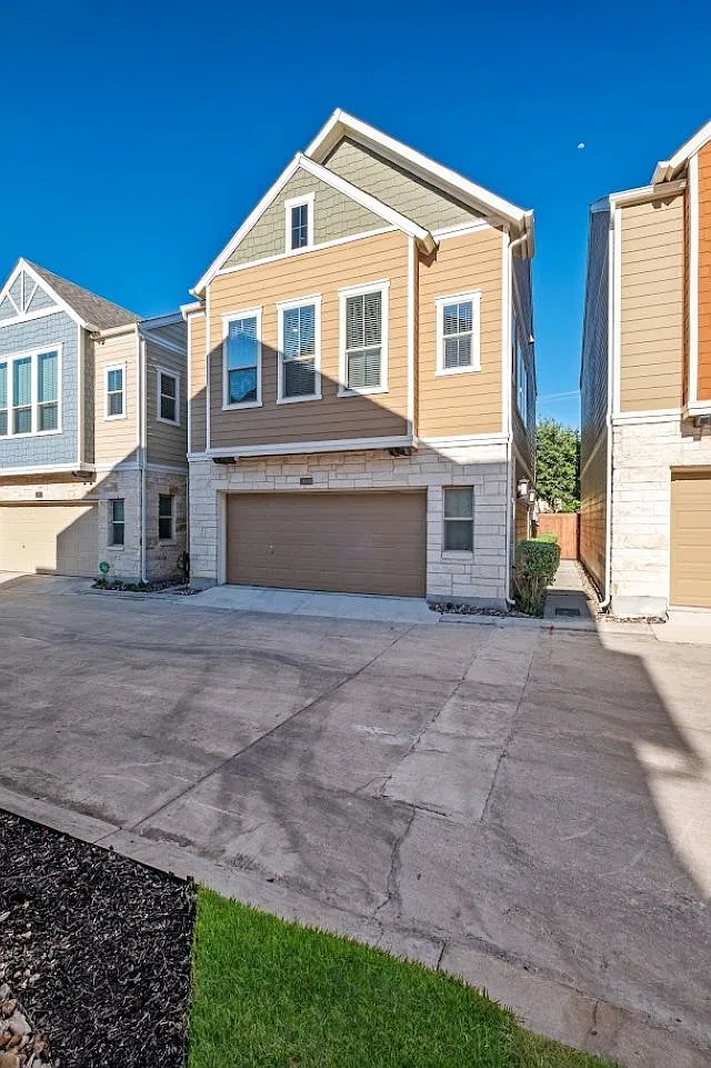 2009 McCullough Avenue - 1 — Photo 1