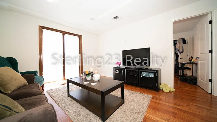 Rented by Sterling Realty Solution Inc | media 15