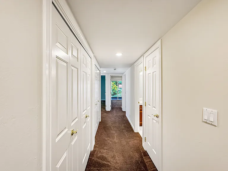 285 Casitas Bulevar — Photo 23