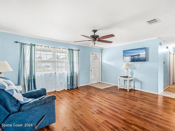 5th image of 279 Emerson Dr NW