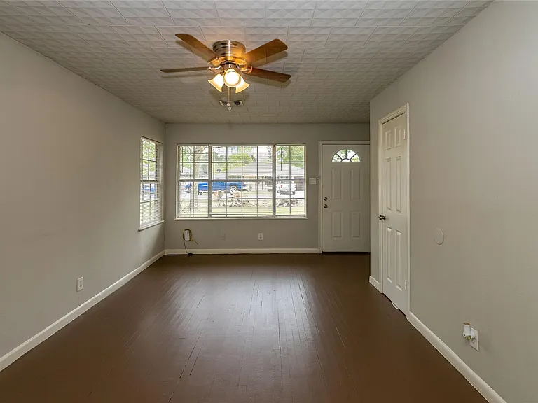 4710 El Paso St — Photo 16
