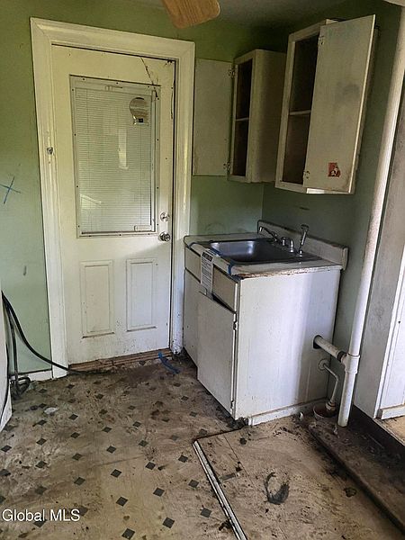 5th image of 76 Lawrence Street