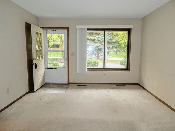 3rd image of 4102 White Bear Pkwy