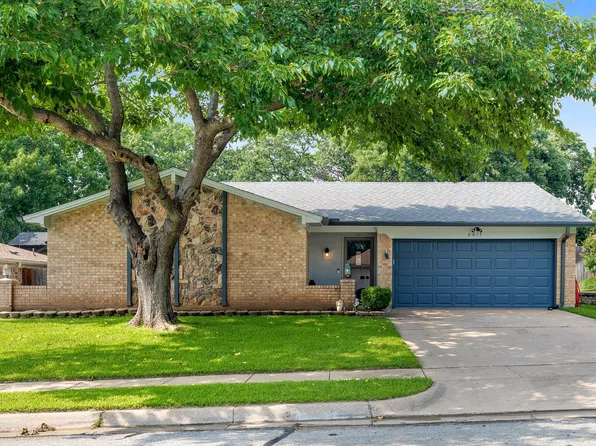 2817 Live Oak Ln, Bedford, TX 76021