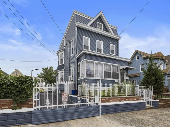 209 Danforth Avenue image 14 of 15