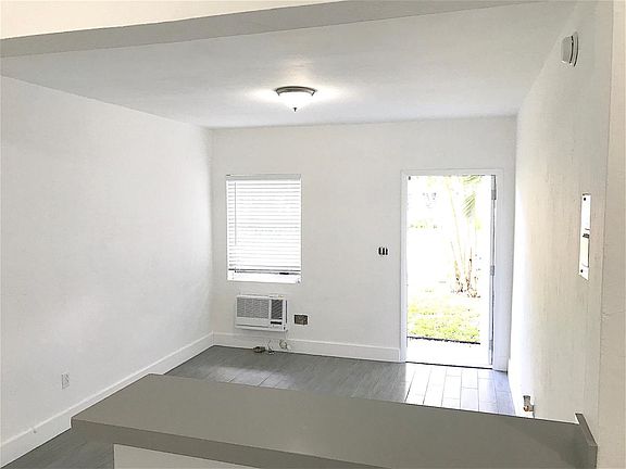 4th image of 780 NE 123rd St APT 4
