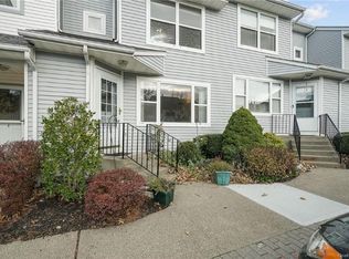 3 Trafalgar Ct, Nanuet, NY 10954