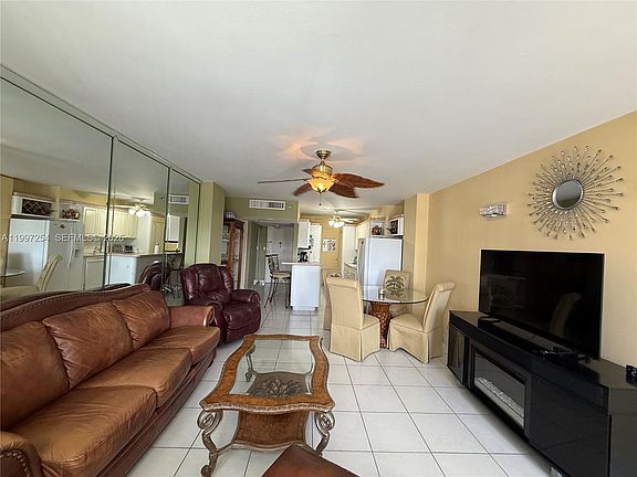 2nd image of 100 Lincoln Rd #422