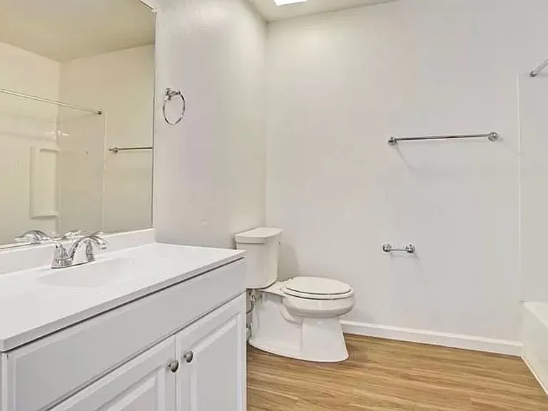 415 W Gutierrez St #8 — Photo 8