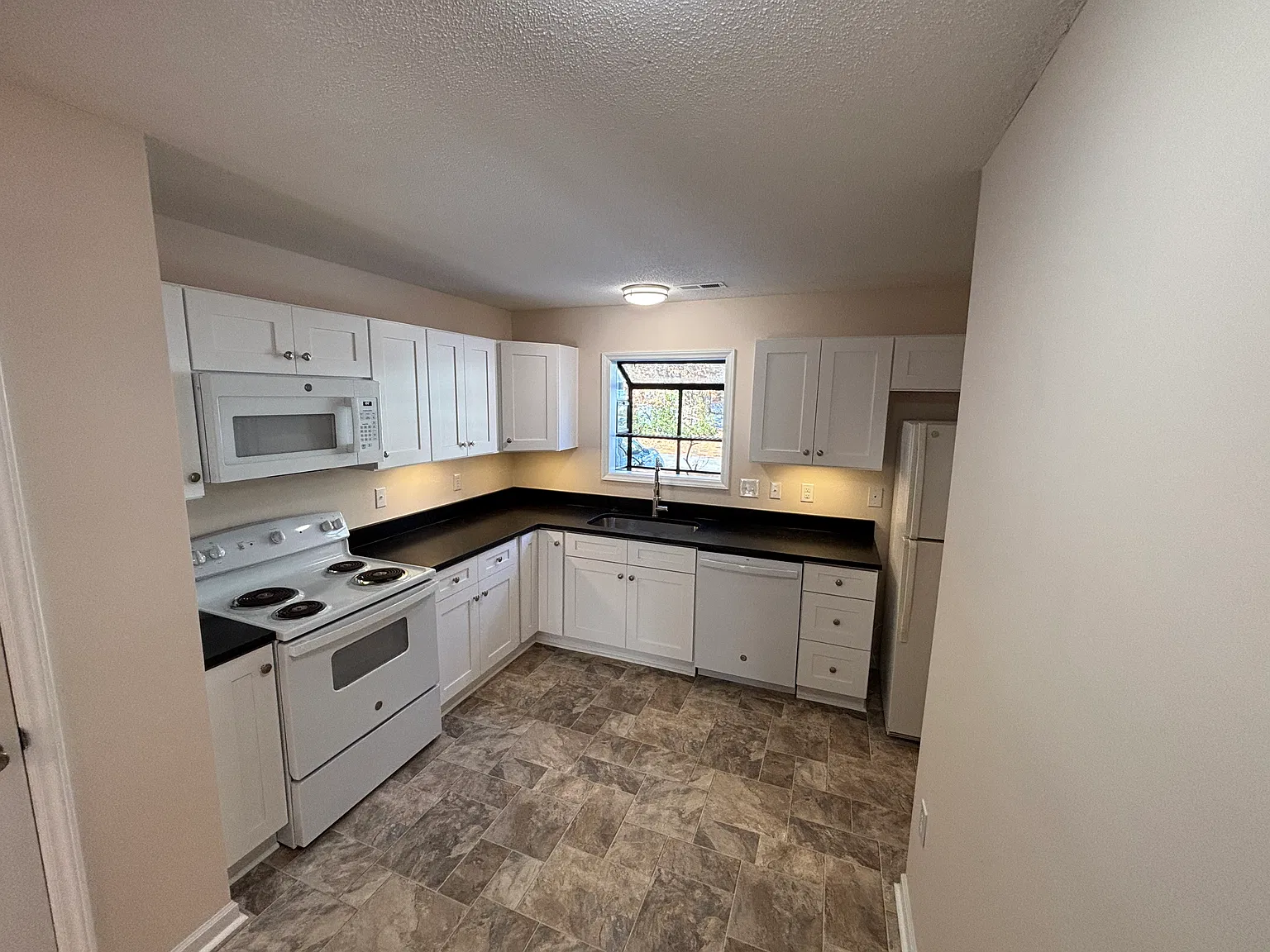 2 bed, 2.5 bath, 1440 sqft, $1,950 — Photo 2