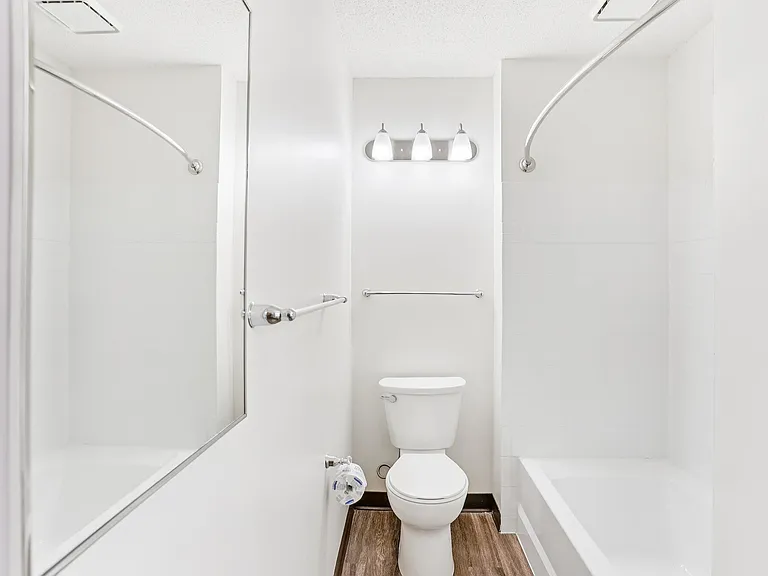 Vernon Oaks Apartments — Photo 42