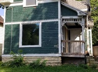 635 W 9th St, Waterloo, IA 50702