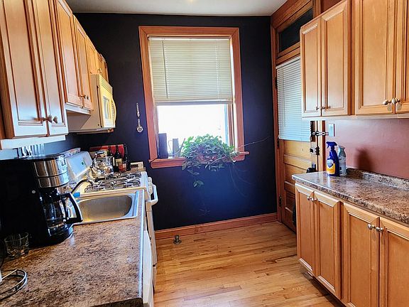 5th image of 1921 W Berteau Ave APT 3C