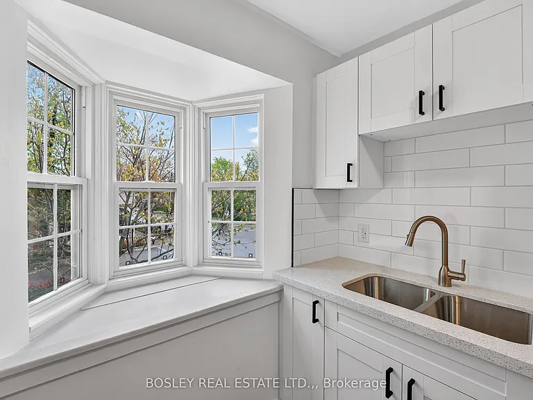 4 Queen St #1 — Photo 1