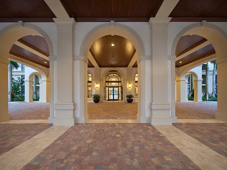 Grand Entry Porte-Cochere
