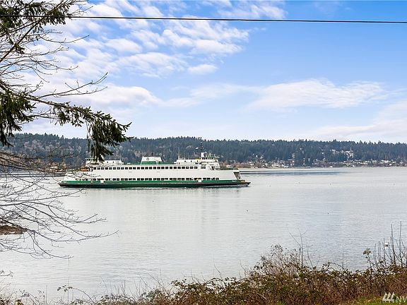 This is the Bremerton-to-Seattle ferry.  Very soon there will be a fast ferry from Southworth to Seattle, and Southworth is just a 15 minute drive from this property.