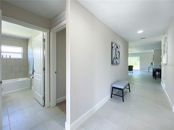 5th image of 36 Catalina Ct