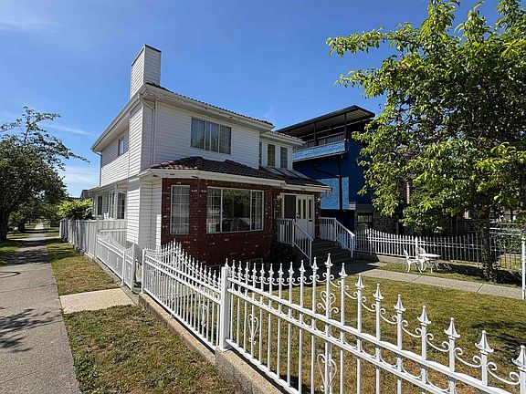 2nd image of 5095 Nanaimo St