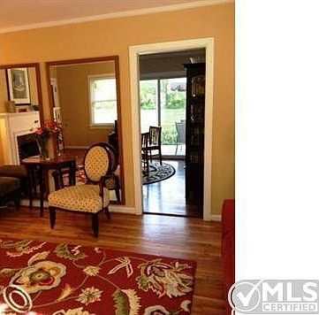 3 - living room.JPG
