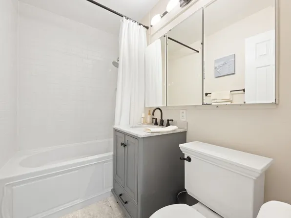 227 Christopher Columbus Drive image 9 of 12