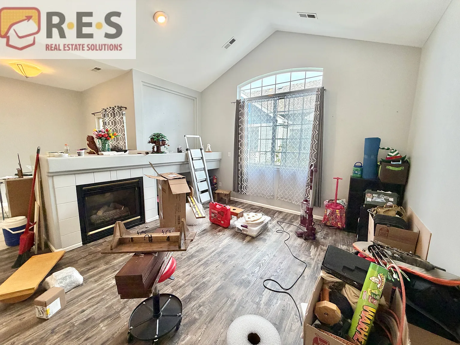 3 bed, 1294 sqft, $2,272 — Photo 4