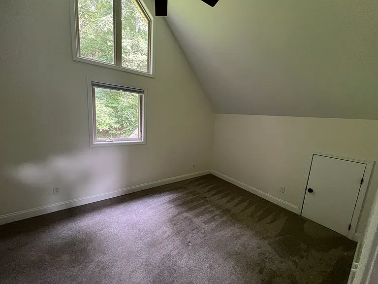 502 Queen St — Photo 13