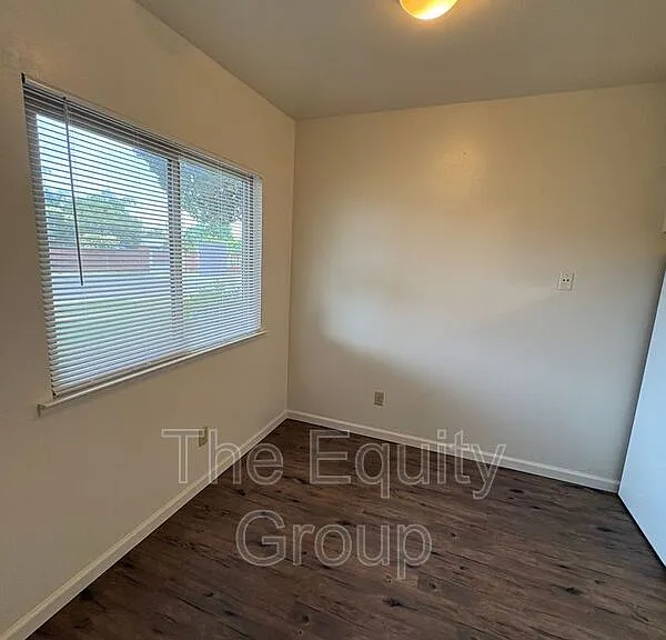 1400 W Elowin Ave — Photo 5