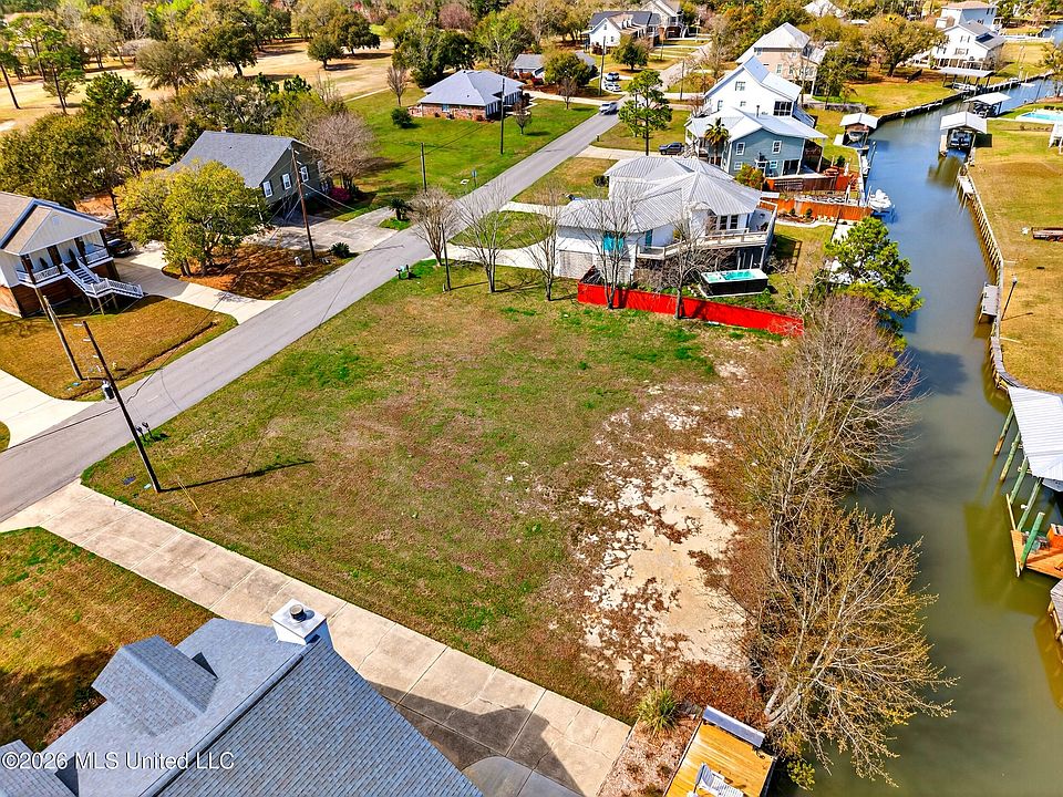 1st image of Fernwood Dr