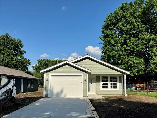 1221 S Maple St, Ottawa, KS 66067