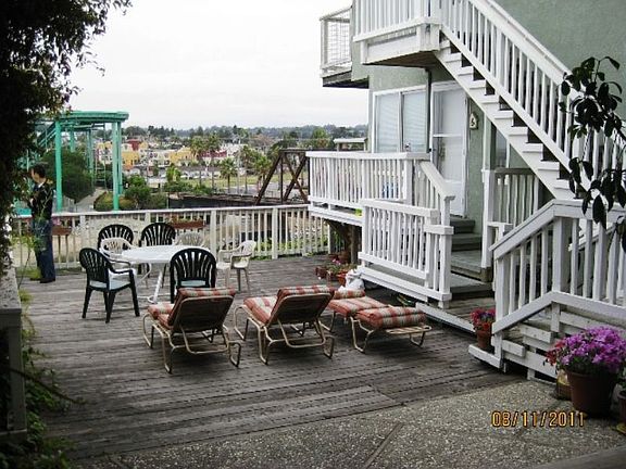 5th image of 1114 E Cliff Dr APT 2