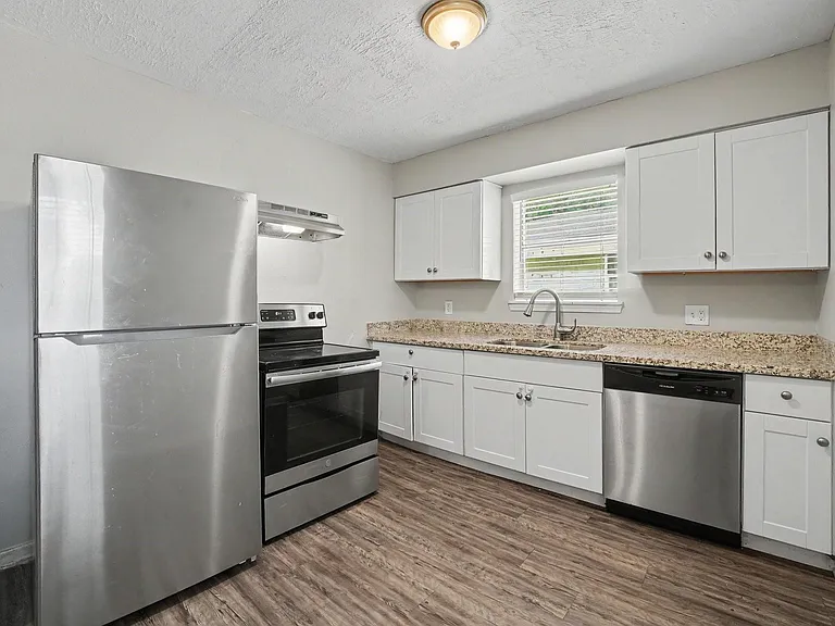 8807 Barton St — Photo 6
