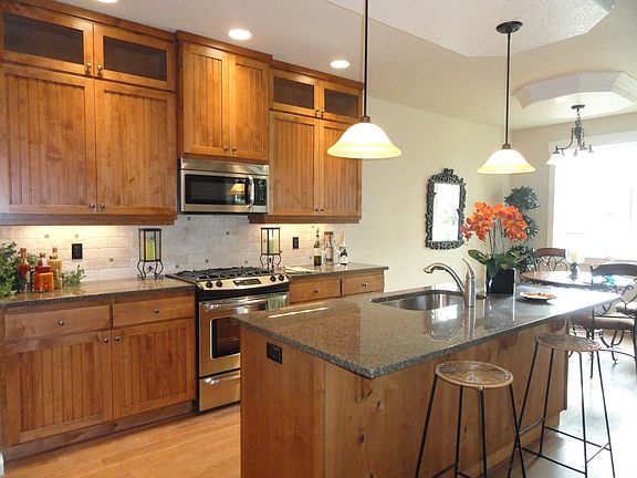 Warm & inviting kitchen!