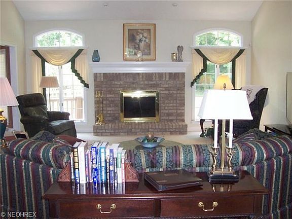 5th image of 1353 Meadowood Cir