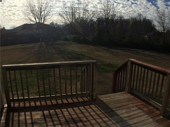 2nd image of 902 E Kara Ln