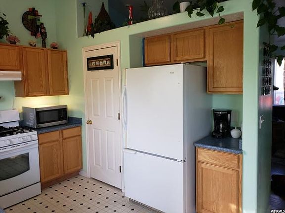 5th image of 413 N Chaz Ct