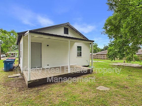 3rd image of 908 Saint Charles St