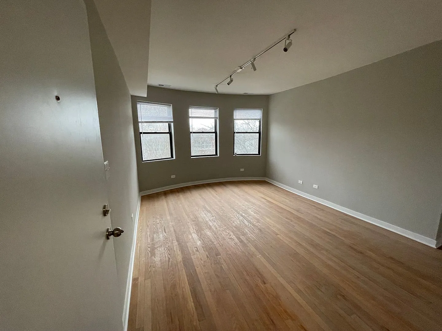 2 bed, 800 sqft, $2,150 — Photo 2