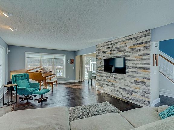 5th image of 61 James Moore Cir