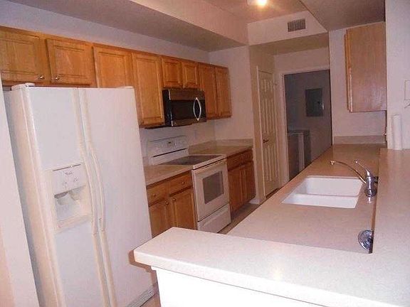3rd image of 10075 N Gate Pkwy #2608