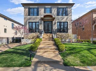 8141 Stratford Dr, Saint Louis, MO 63105