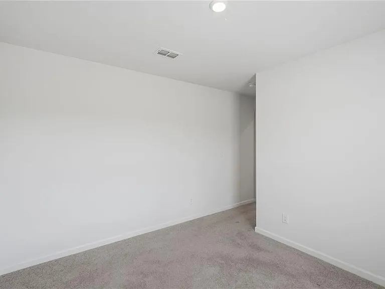 133 Oxford Ln — Photo 25